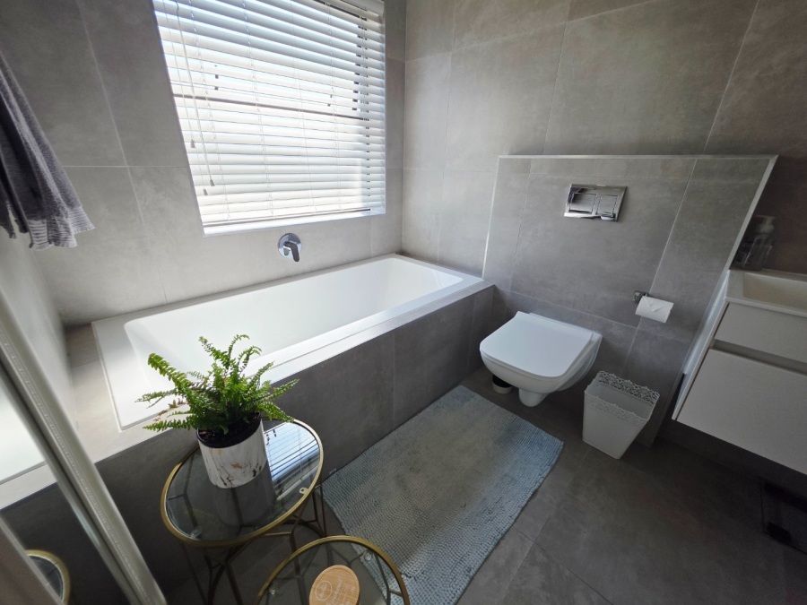 4 Bedroom Property for Sale in Sandown Western Cape